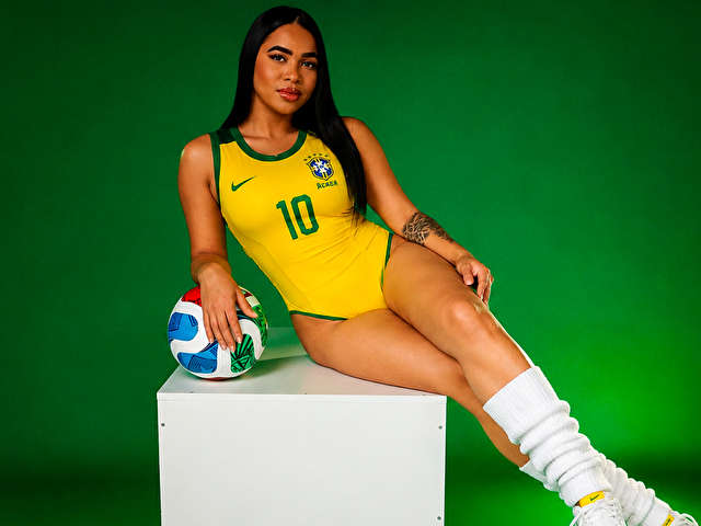KARLABELUCCI free sexy photo