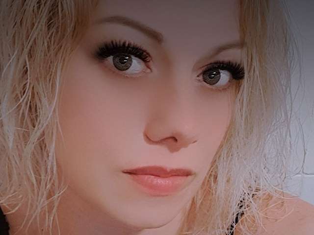 GEILBLONDJE free sexy photo