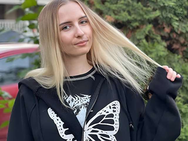 CUTTICRYSTAL free sexy photo