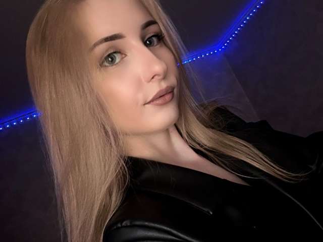 CUTTICRYSTAL free sexy photo