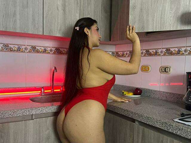 SCARLETREYES free sexy photo