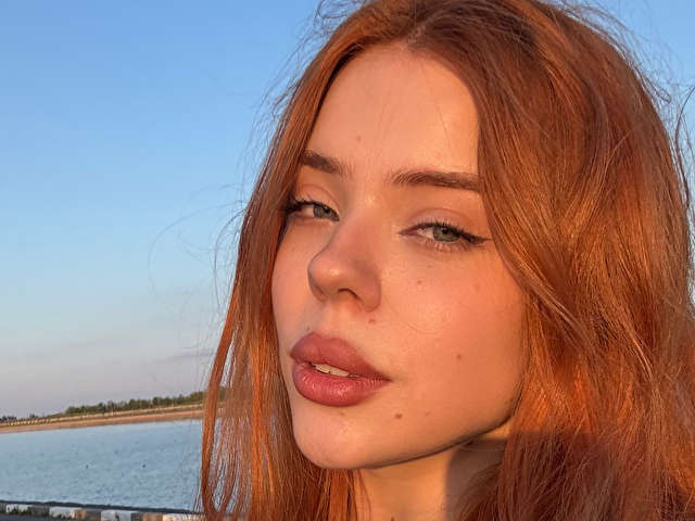 FOXYRISS free sexy photo