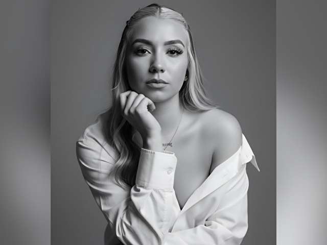 SALOMELEWIS free sexy photo