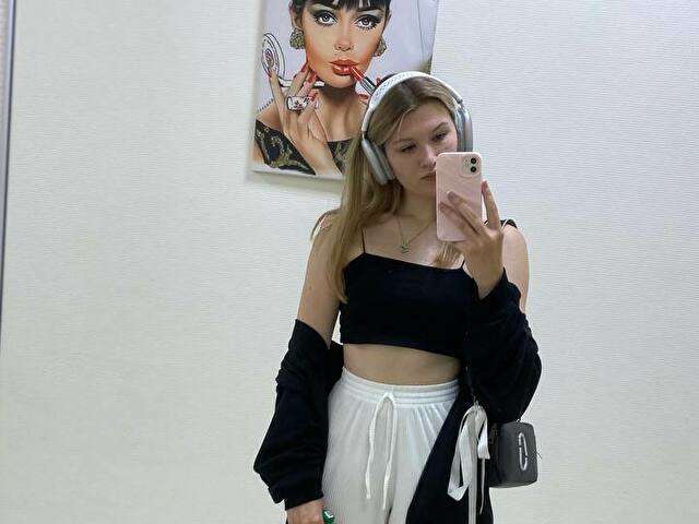 SKYEDAVIS1 free sexy photo