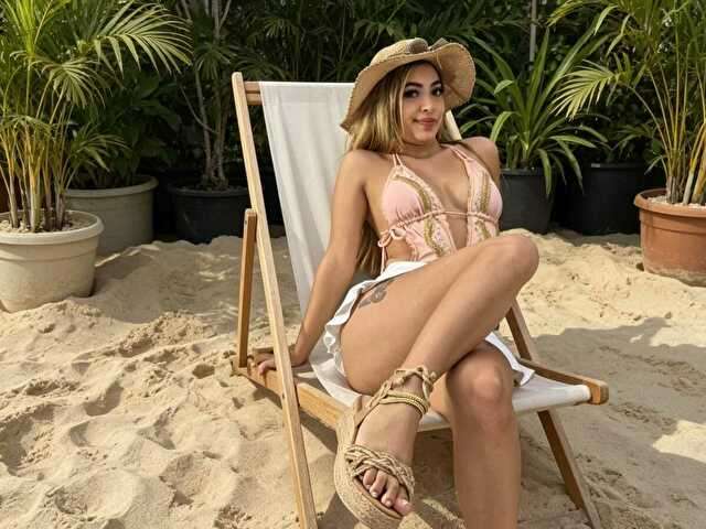 CAROLINEE free sexy photo