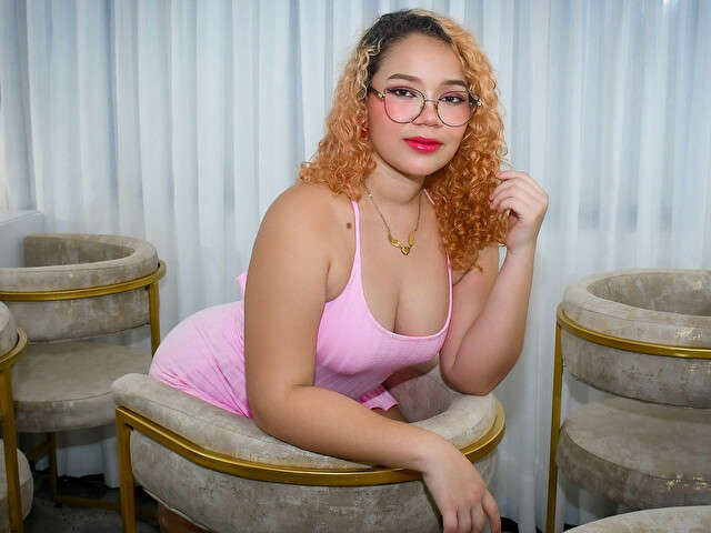 DAPHNELOVE free sexy photo