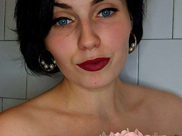 KAMILI free sexy photo