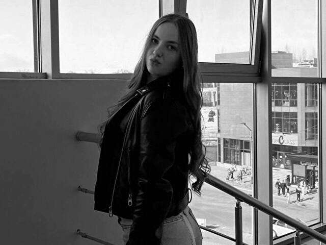 SWEETRIDDLE free sexy photo