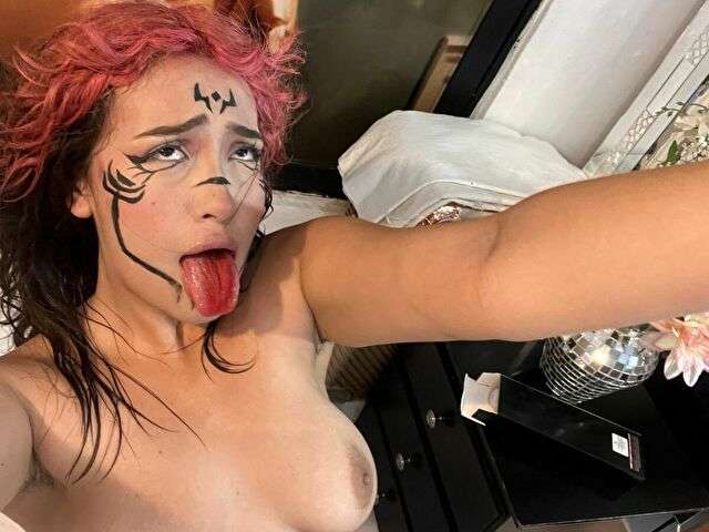 KARIMBELTRAN free hard sexy photo