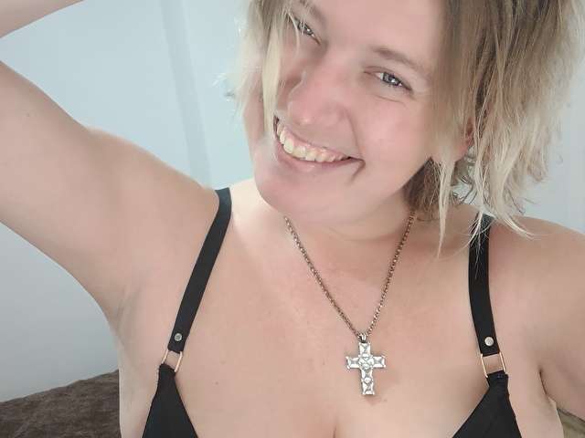 MYSTERYWOMAN free sexy photo