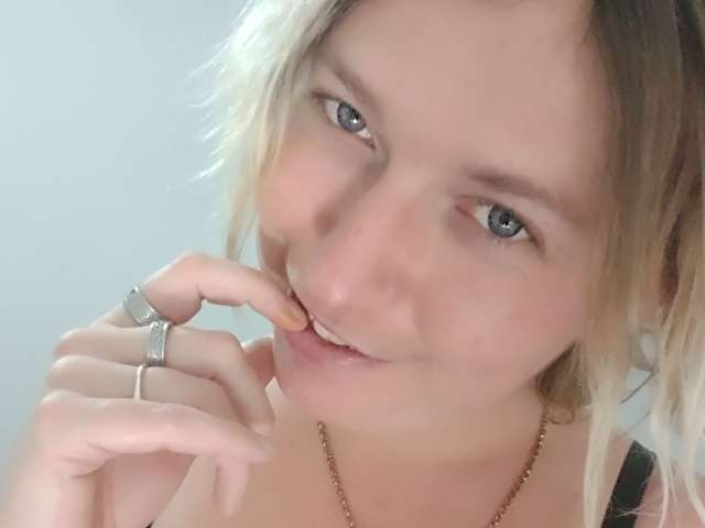 MYSTERYWOMAN free sexy photo