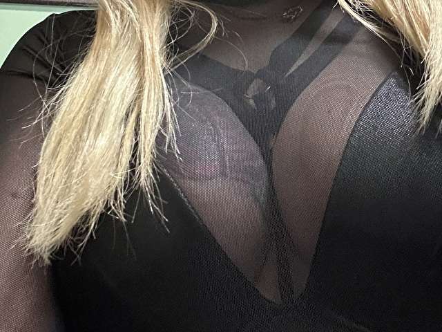 NIKKIE25 free sexy photo